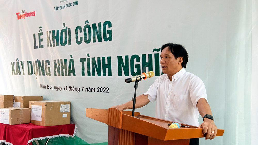 Ông Ngô Đại Tuấn, Phó Tổng GĐ Tập đoàn Phúc Sơn cho biết, Tập đoàn Phúc Sơn vinh dự đồng hành cùng BBT Báo Tiền Phong thực hiện công tác an sinh xã hội tại nhiều tỉnh thành và đã đạt được những kết quả nhất định. “Cảm ơn tỉnh Hòa Bình đã tạo điều kiện để chúng tôi thực hiện công tác đền ơn đáp nghĩa. Chúng tôi ủng hộ kế hoạch xây dựng, thiết kế các công trình và mong muốn sẽ hoàn thành xây dựng trong năm 2022. Các công trình hoàn thành sẽ có chất lượng tốt để người được nhận sớm đưa vào sử dụng và cảm thấy có ý nghĩa”, ông Tuấn phát biểu.