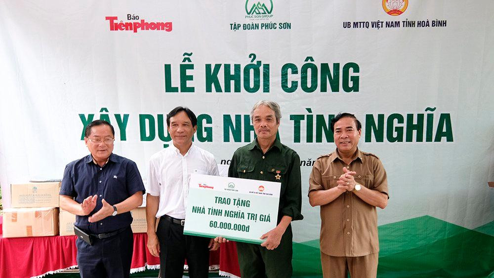 Cựu TNXP Bùi Xuân Nùng bày tỏ vui mừng khi được xây dựng căn nhà mới. Hoàn cảnh gia đình ông Nùng rất khó khăn, vợ mất sớm, một mình nuôi con ăn học. Căn nhà sàn tạm bợ sử dụng nhiều năm qua đã xơ xác xuống cấp nghiêm trọng nhưng chưa có kinh phí để sửa chữa, xây dựng mới. “Tôi vui lắm, vì được các ban ngành từ Trung ương đến tỉnh, địa phương quan tâm hỗ trợ xây dựng nhà mới”, ông Nùng bày tỏ.