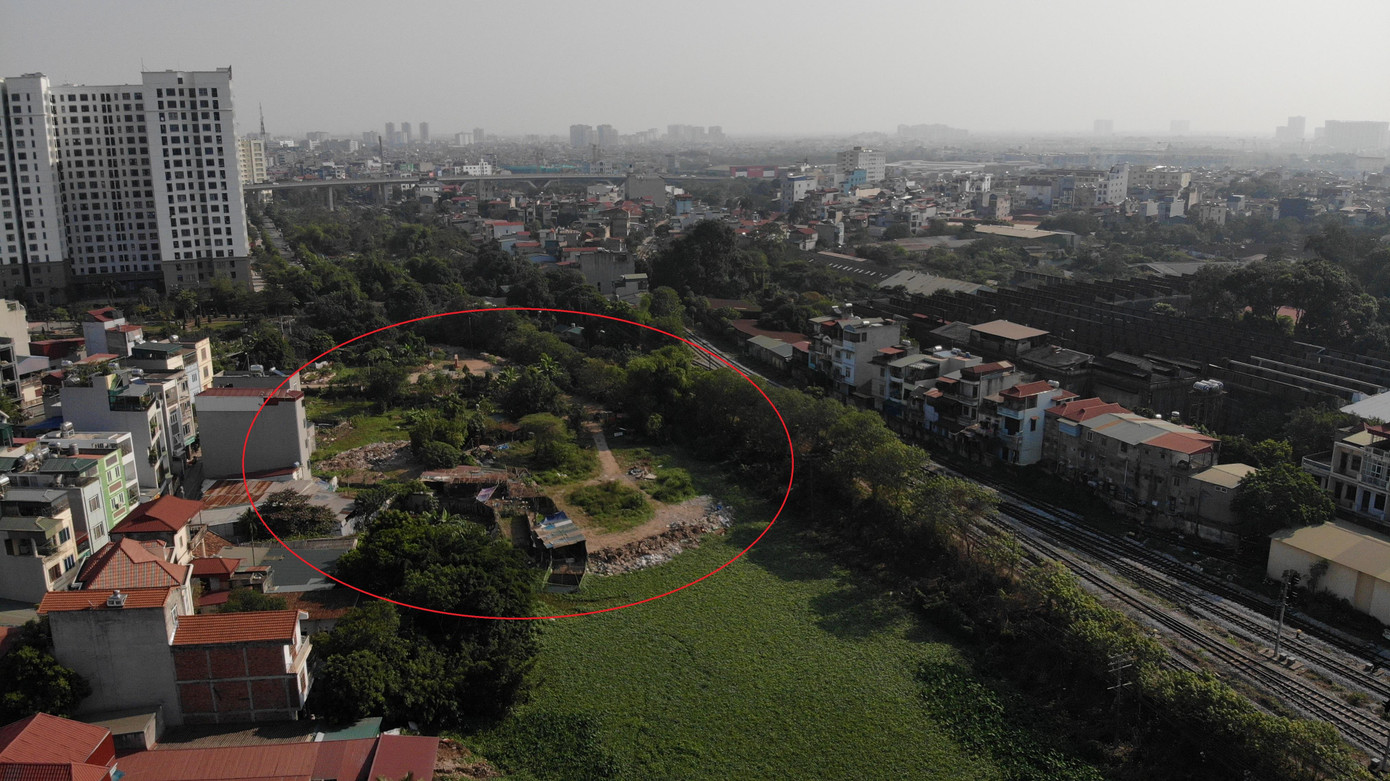 Một góc hồ Ga Gia Lâm bị biến thành bãi vật liệu xây dựng Một góc hồ Ga Gia Lâm bị biến thành bãi vật liệu xây dựng