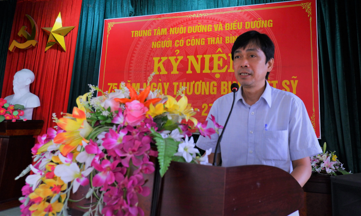 Thay mặt đoàn công tác, Nhà báo Nguyễn Huy Lộc, Ủy viên Ban Biên tập báo Tiền Phong gửi lời chúc sức khỏe tới các thương bệnh binh trong Trung tâm. “Đây là một trong những hoạt động của báo Tiền Phong được dư luận đánh giá rất cao. Nhân kỷ niệm 75 năm ngày Thương binh Liệt sỹ báo Tiền phong và Him Lam Land dành tặng món quà cho các thương bệnh binh tại Trung tâm. Đây là dịp để thế hệ trẻ bày tỏ lòng cảm ơn, tri ân các thương bệnh binh. Việc thăm hỏi động viên các bác thương bệnh binh ngoài thể hiện tình cảm, còn là trách nhiệm của thế hệ trẻ, giáo dục lòng biết ơn, truyền thống “Đền ơn đáp nghĩa” của dân tộc ta”, nhà báo Huy Lộc phát biểu.