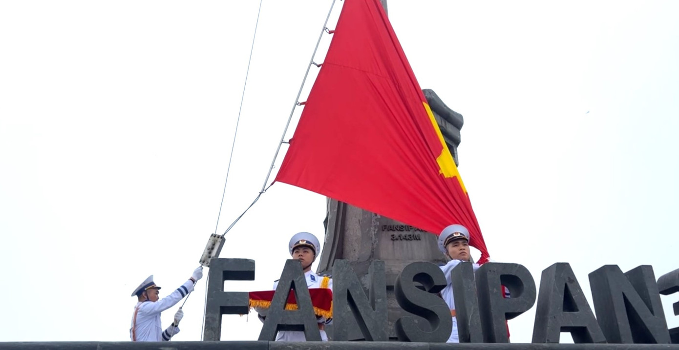 Cột cờ Fansipan là một trong những địa điểm khắc ghi dấu ấn dân tộc Việt trên dãy Hoàng Liên hùng vĩ.