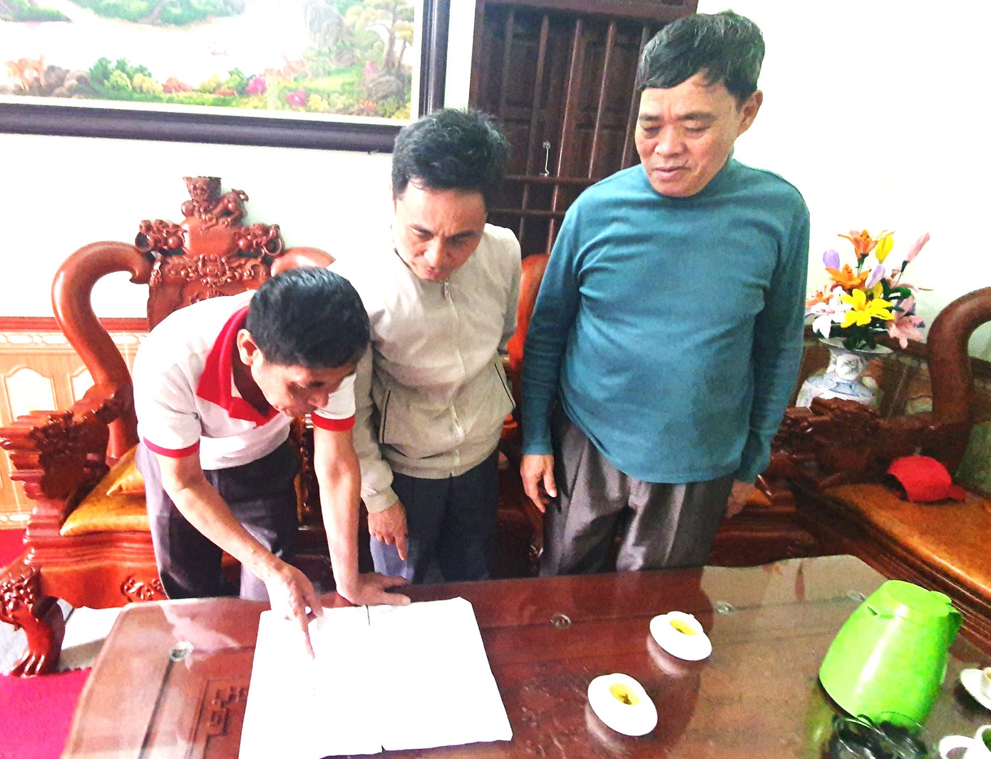 Nguyên Trưởng thôn, Bí thư Chi bộ thôn Vệ Xá. Ảnh Đức Anh