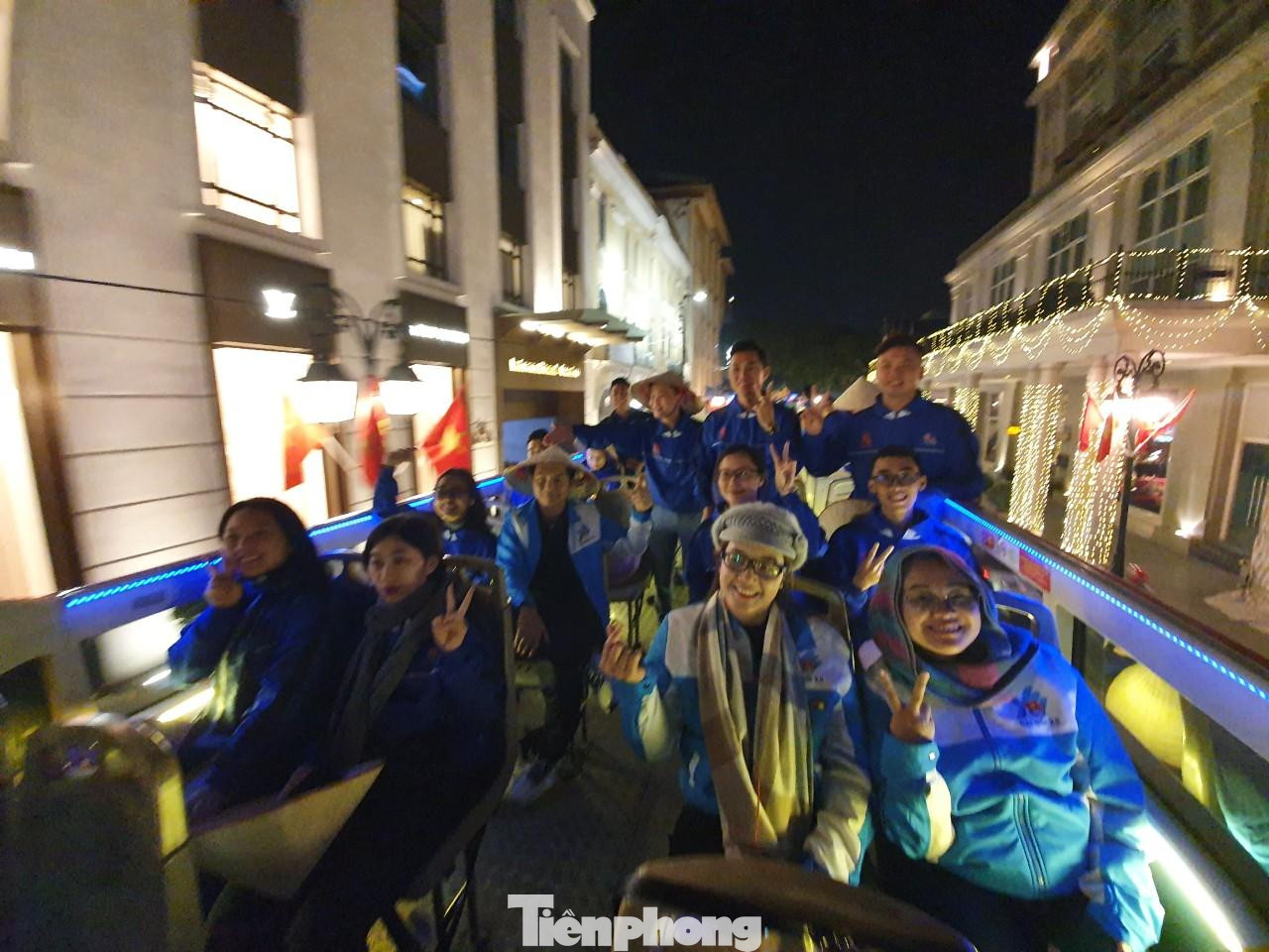 Thông qua hoạt động này, nhiều đại biểu hiểu hơn về văn hóa, con người ở Thủ đô Hà Nội.