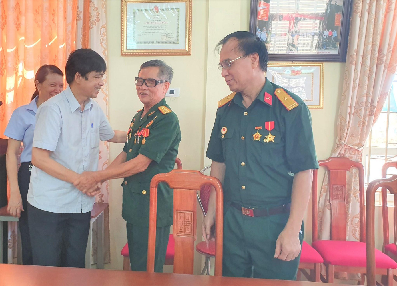 Ông Đinh Nam Hồng, GĐ Trung tâm nuôi dưỡng thương, bệnh binh nặng và điều dưỡng người có công tỉnh Hà Nam cho biết, hiện nay, Trung tâm đang chăm sóc, nuôi dưỡng 27 thương bệnh binh. Trong đó, nhiều thương bệnh binh nặng, tuổi cao, thường xuyên phải đưa đi điều trị tại các bệnh viện.