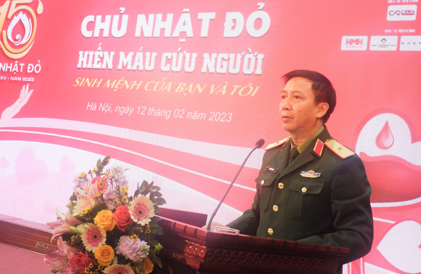 Thiếu tướng Lê Thành Long, Phó Chính ủy Học viện Hậu cần phát biểu: &quot;Đoàn viên, thanh niên trong Học viện Hậu cần là lực lượng nòng cốt thực hiện Chủ Nhật Đỏ. Họ nhận thức được ý nghĩa cao cả của hoạt động hiến máu tình nguyện, biết cảm thông, chia sẻ và sẵn sàng hiến những giọt máu tình nguyện, nghĩa tình để cứu người. Hiến máu là hoạt động thiết thực của tuổi trẻ Học viện Hậu Cần hưởng ứng hoạt động hiến máu tình nguyện trong tuổi trẻ toàn quân năm 2023, do Ban Thanh niên quân đội phát động. Chúng tôi luôn ý thức rằng, mỗi giọt máu của đoàn viên, thanh niên HV Hậu cần cho đi là nghĩa cử cao đẹp, thể hiện tinh thần trách nhiệm lớn lao đối với cộng đồng, xã hội xứng đáng với danh hiệu “Bộ đội cụ Hồ”, nguyện sát cánh cùng tuổi trẻ quân đội, tuổi trẻ cả nước xung kích tình nguyện vì cuộc sống cộng đồng&quot;.