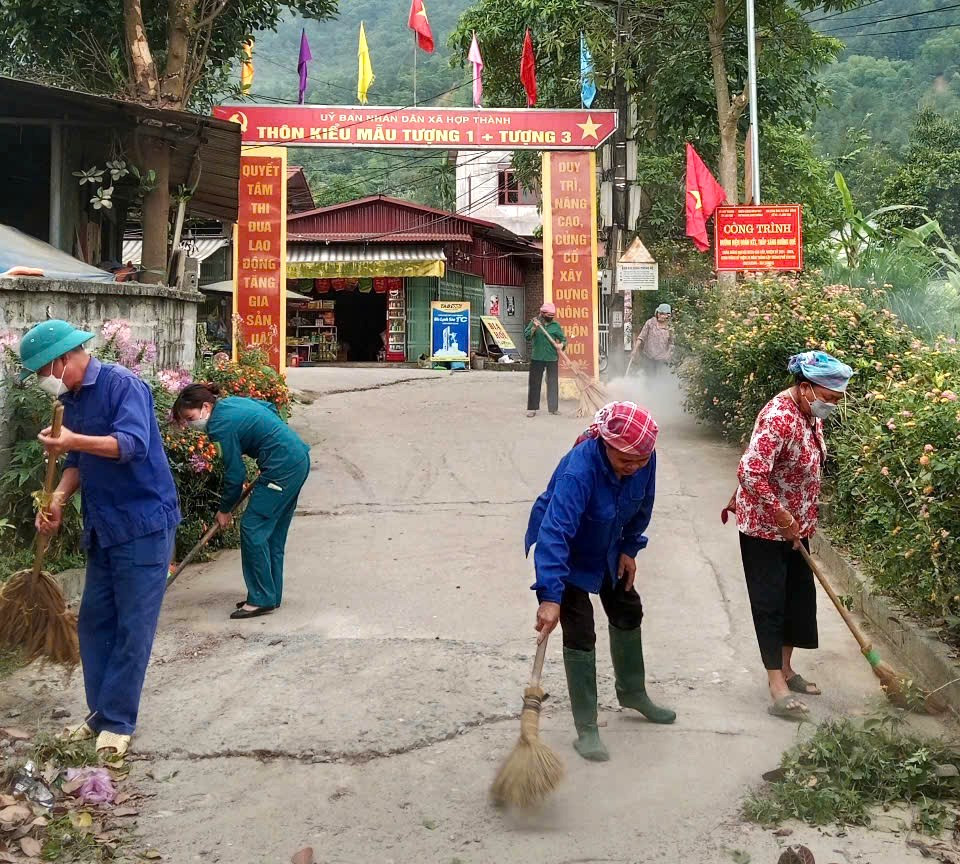 Người dân tổ chức quét dọn ngõ phố, trước các cổng trường, công sở để chuẩn bị đón ngày lễ trọng đại của đất nước.