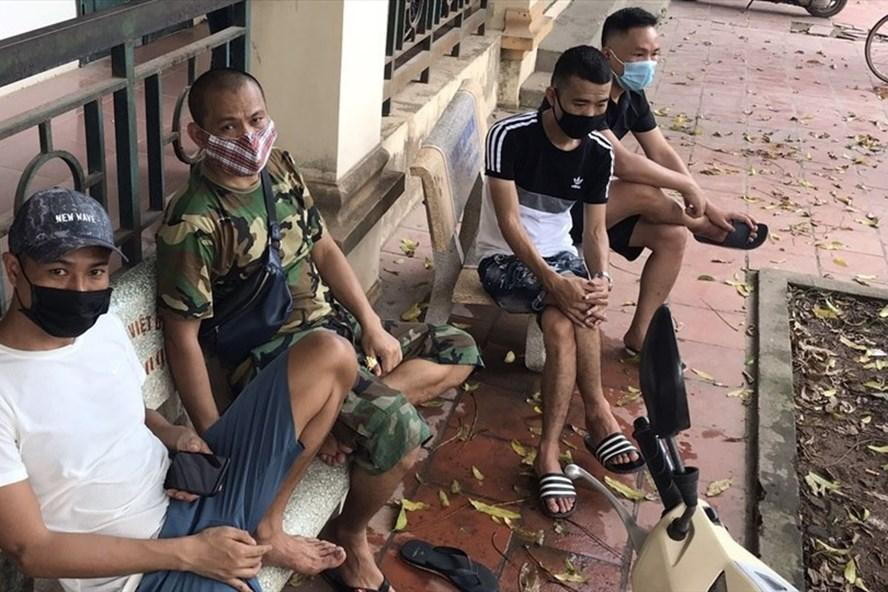 4 người trong nhóm bị xử phạt. Ảnh: Cổng thông tin điện tử huyện Yên Dũng 4 người trong nhóm bị xử phạt. Ảnh: Cổng thông tin điện tử huyện Yên Dũng