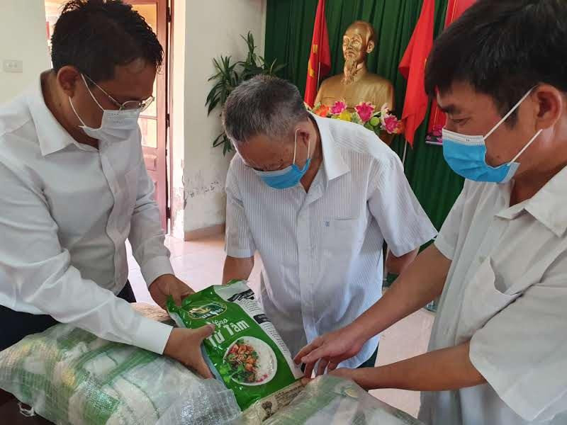 Ông Nguyễn Văn Hương, Giám đốc Trung tâm Điều dưỡng thương binh Thuận Thành cảm ơn và mong báo Tiền Phong và các nhà hảo tâm đồng hành cùng Trung tâm. Ông Hương cho biết, những món quà góp phần động viên tinh thần cho các bác thương, bệnh binh, người có công với cách mạng, vượt qua nỗi đau bệnh tật, chứng kiến sự phát triển của đất nước.