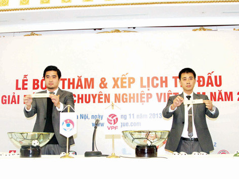 Lễ bốc thăm và xếp lịch thi đấu mùa giải 2014. ảnh: VSI