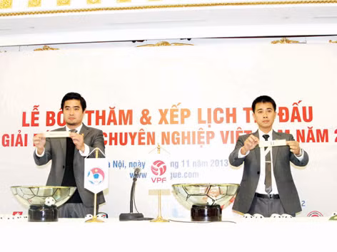 Lễ bốc thăm và xếp lịch thi đấu mùa giải 2014. ảnh: VSI. Lễ bốc thăm và xếp lịch thi đấu mùa giải 2014. ảnh: VSI