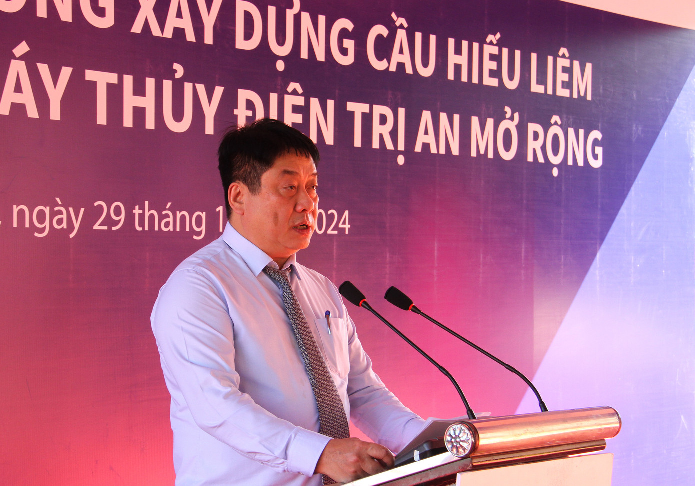 Tổng Giám đốc EVN Nguyễn Anh Tuấn cho biết, dự án có tổng vốn đầu tư gần 4.000 tỷ đồng dự kiến khởi công xây dựng vào quý I/2025. Tổng Giám đốc EVN Nguyễn Anh Tuấn cho biết, dự án có tổng vốn đầu tư gần 4.000 tỷ đồng dự kiến khởi công xây dựng vào quý I/2025.