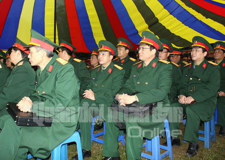 Cán bộ dự tập huấn tham quan thứ tự hành động chuyển trạng thái SSCĐ từ thường xuyên lên cao ở Lữ đoàn xe tăng 201. Cán bộ dự tập huấn tham quan thứ tự hành động chuyển trạng thái SSCĐ từ thường xuyên lên cao ở Lữ đoàn xe tăng 201