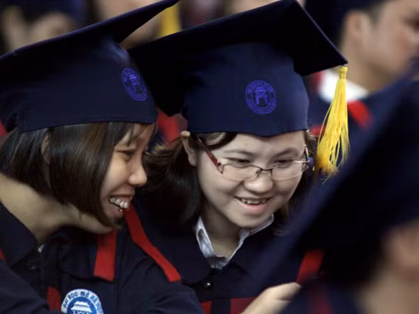 Những cử nhân nhận bằng tại chức đang bị phân biệt đối xử khi tuyển công chức