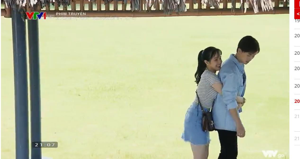 Dương chủ động ôm Huy Dương chủ động ôm Huy