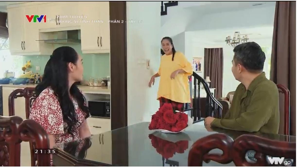 Ông Khang bà Xuân bẽn lẽn khi bị trêu chọc