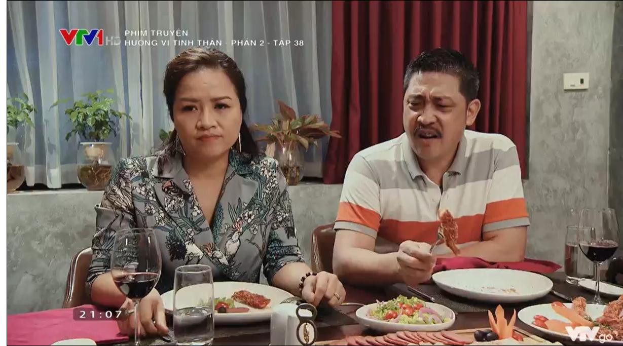 Sa lo lắng khi ông Sinh nhìn thấy bà đi cùng Tấn Sa lo lắng khi ông Sinh nhìn thấy bà đi cùng Tấn