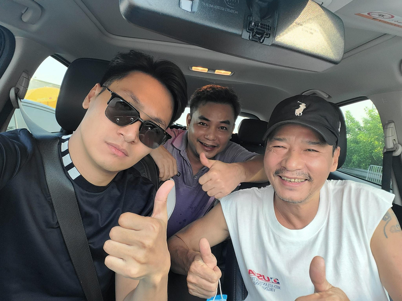 Diễn viên Mạnh Trường và hai ông bố trong phim "Hương vị tình thân" Diễn viên Mạnh Trường và hai ông bố trong phim "Hương vị tình thân"