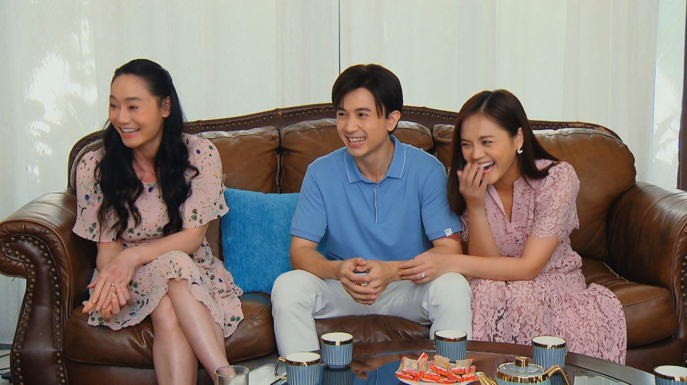 Bà Xuân vui lắm khi nghe Huy về công ty làm Bà Xuân vui lắm khi nghe Huy về công ty làm