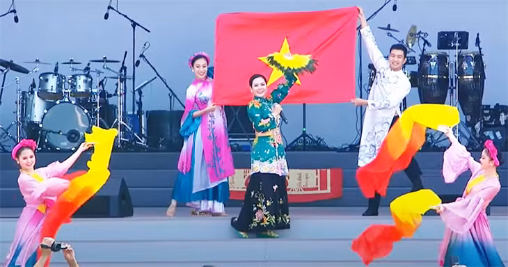 Lương Nguyệt Anh trình diễn "Cô đôi Thượng ngàn" tại Army Games 2021