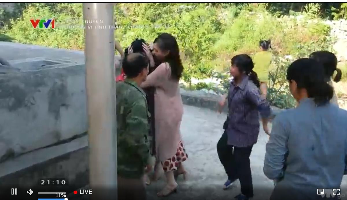 Nam nhanh chân đi theo để cứu bà Xuân Nam nhanh chân đi theo để cứu bà Xuân