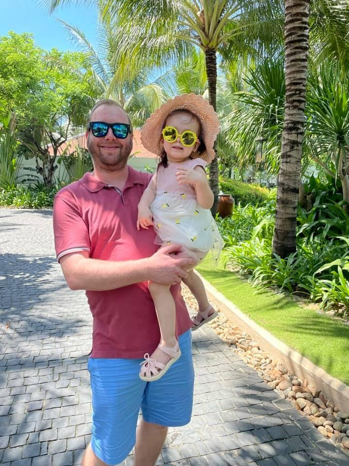 Ngô Phương Lan chia sẻ hình ảnh chồng và con gái. Ảnh: FBNV