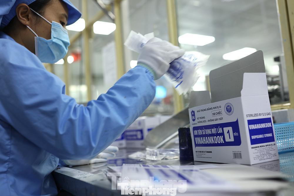 Do tập trung tiêm chủng với số lượng lớn, theo Bộ Y tế, nguồn bơm tiêm phục vụ công tác tiêm chủng cho chiến dịch này bị thiếu hụt trầm trọng