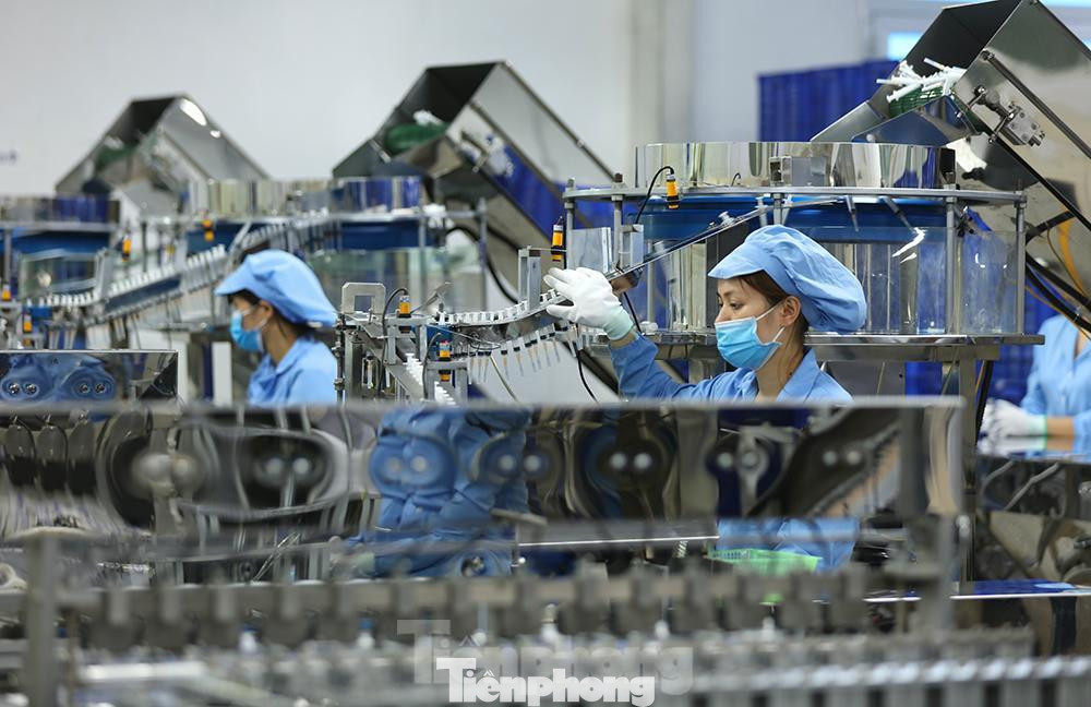 Ông Tuấn cho biết thêm: “Thời gian giao đủ 150 triệu bơm tiêm 1ml phải trong khoảng 10 tháng đến 1 năm".