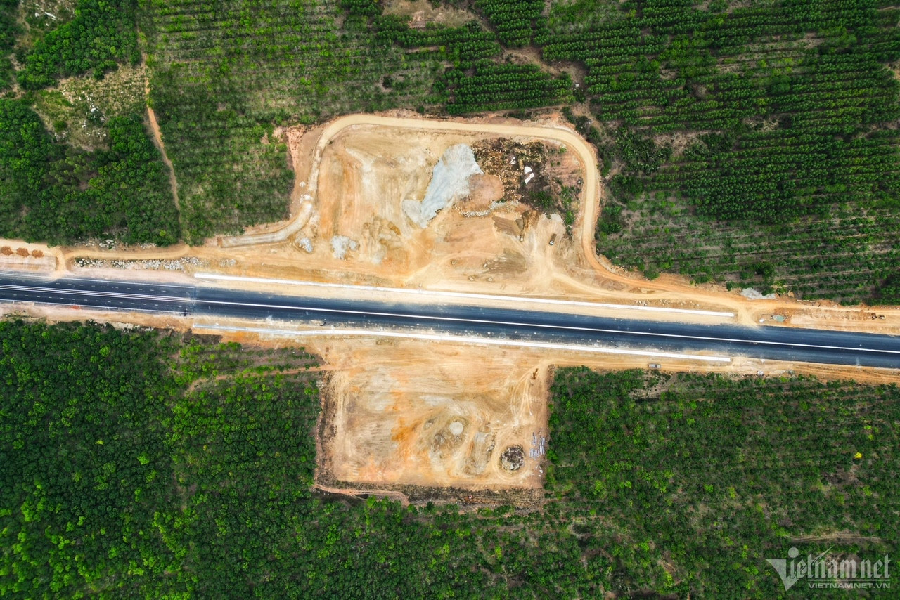 Vị trí xây dựng trạm dừng nghỉ trên cao tốc Phan Thiết – Dầu Giây. Ảnh: Hoàng Anh Vị trí xây dựng trạm dừng nghỉ trên cao tốc Phan Thiết – Dầu Giây. Ảnh: Hoàng Anh