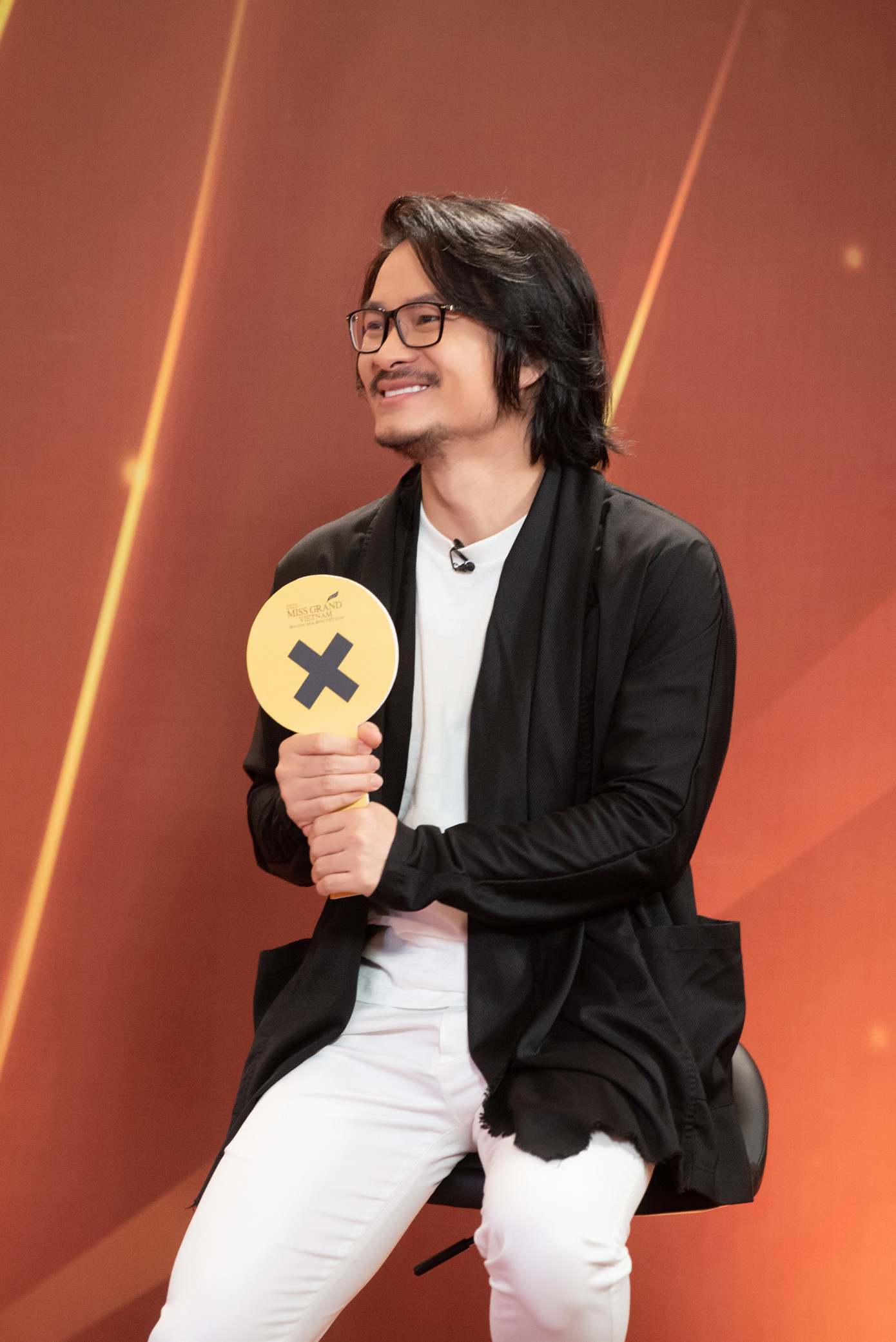 Thùy Tiên tranh cãi gay gắt với các giám khảo tại cuộc thi Thiết kế vương miện Hoa hậu Hòa bình Việt Nam 2023.