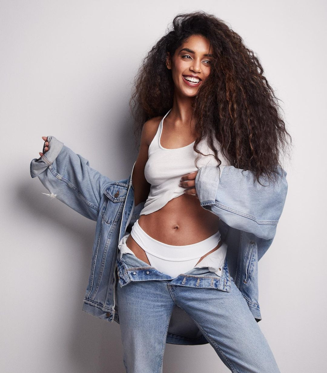 Athenea Pérez chia sẻ những trải nghiệm trong quá trình tham gia cuộc thi Hoa hậu Hoàn vũ Tây Ban Nha đã khiến cô mạnh mẽ hơn khi phải đối diện với dư luận.