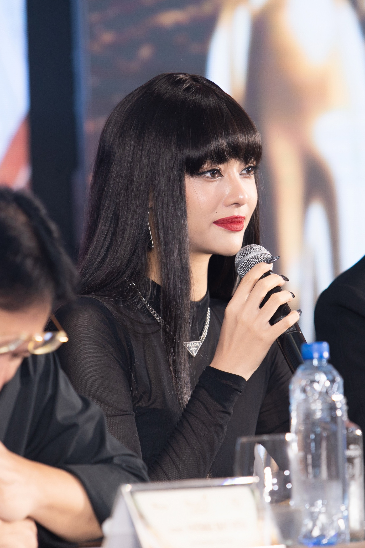 Hoa hậu Thùy Tiên, Á hậu Kiều Loan, siêu mẫu Minh Tú là những giám khảo trong buổi sơ khảo. Các người đẹp đã dành cho thí sinh nhiều câu hỏi đa dạng để họ có thể trải lòng nhiều hơn về bản thân.