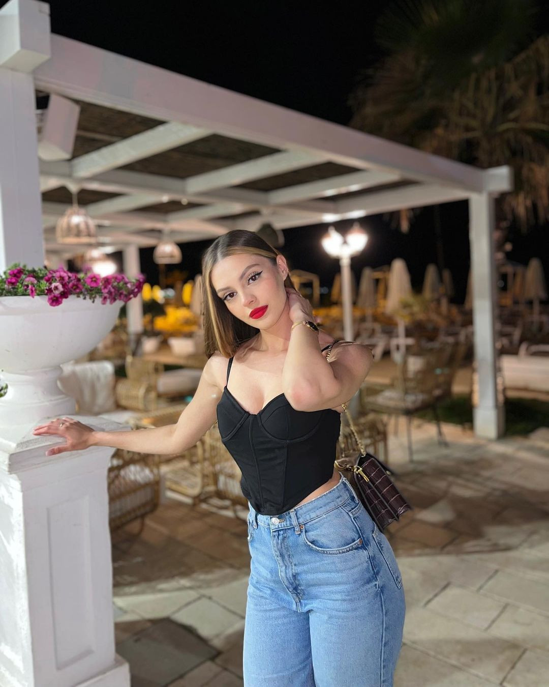 Người đẹp hiện theo học bằng Khoa học Truyền thông ở Italia. Cô hy vọng tương lai làm việc trong lĩnh vực quảng cáo và trở thành người dẫn chương trình truyền hình.