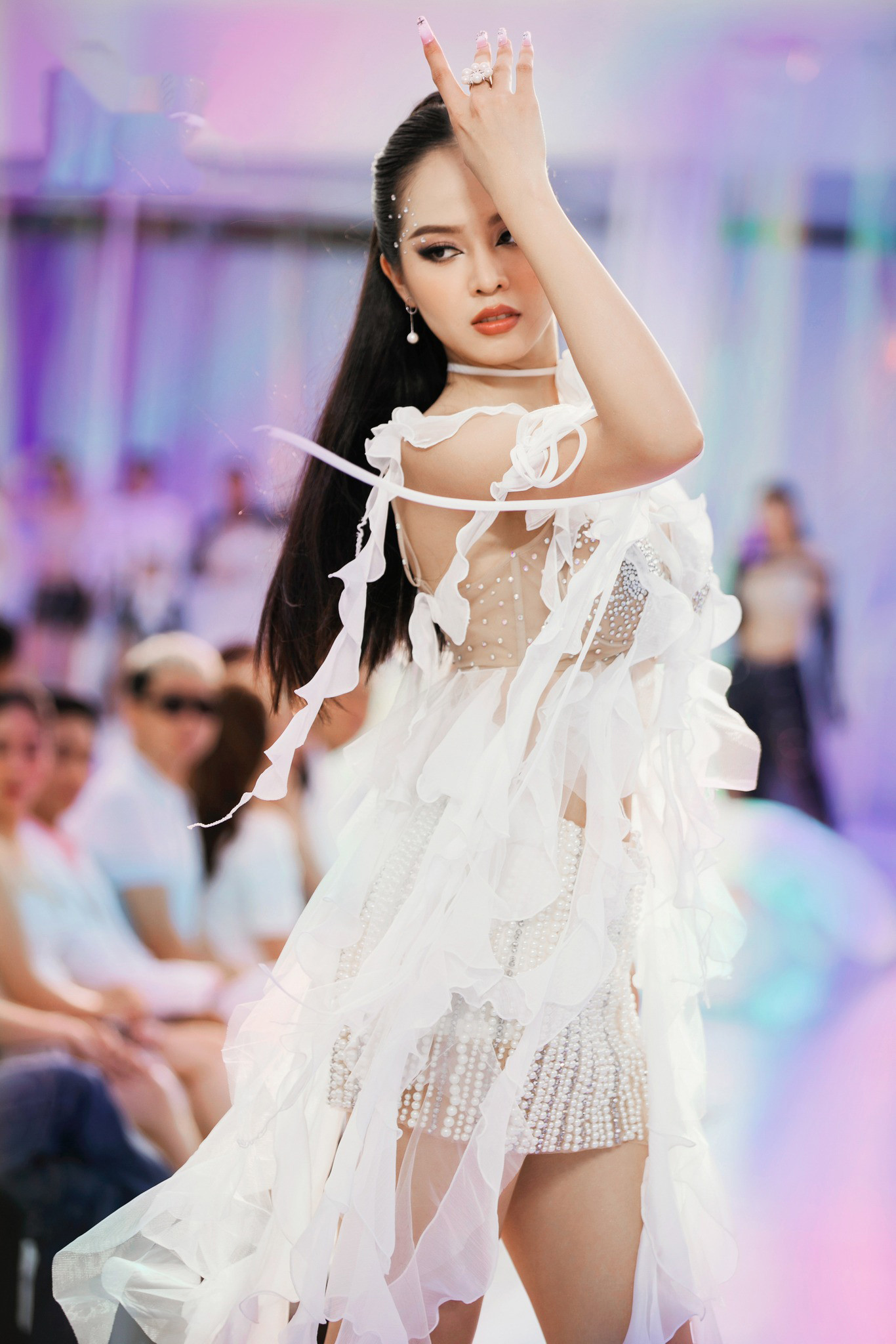 Thanh Thủy cũng thử sức và ghi dấu ấn trên các sàn diễn thời trang với vai trò người mẫu. Điểm mạnh của cô là đôi chân dài cùng những bước catwalk uyển chuyển, nhiều năng lượng. Thần thái của Hoa hậu Việt Nam 2022 trên sàn diễn cũng có nhiều cải thiện tích cực.