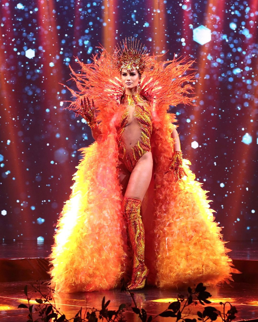 Bên cạnh đó, hình thể và kỹ năng trình diễn của người đẹp cũng được đánh giá cao.