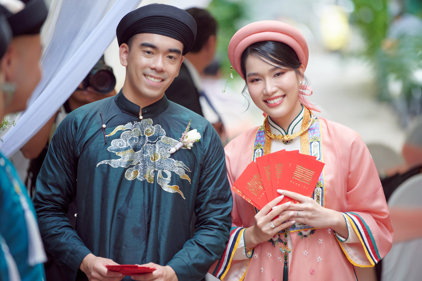 Cô cho biết sẽ mời người thân, các đồng nghiệp chung công ty quản lý, bạn bè thân thiết đến dự.