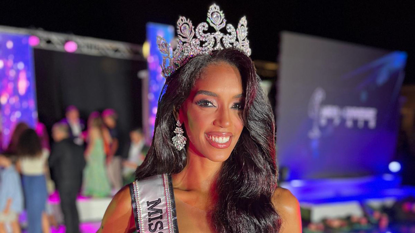 Tối 1/7, đêm chung kết Hoa hậu Hoàn vũ Tây Ban Nha 2023 đã diễn ra. Chung cuộc, người đẹp Athenea Pérez đăng quang ngôi vị cao nhất. Cô sẽ đại diện quốc gia tham dự Hoa hậu Hoàn vũ 2023 tổ chức ở El Salvador vào cuối năm nay.