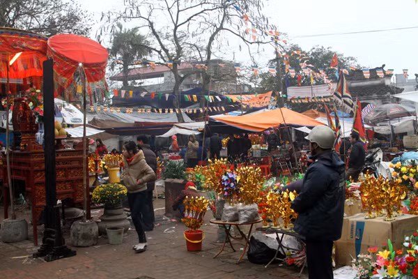 Chùa chưa đến mức quá tải lượng người vào chiêm bái