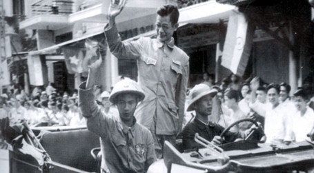 Hình ảnh trên đường phố Hàng Đào 58 năm trước