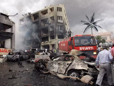 Hiện trường một vụ đánh bom ở Reyhanli hôm 11/5. ảnh: AP