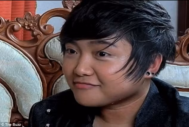 Trước khi thừa nhận giới tính, Charice Pempengco đã thay đổi hình tượng từ một cô gái dịu dàng, nữ tính sang phong cách tomboy. Trước khi thừa nhận giới tính, Charice Pempengco đã thay đổi hình tượng từ một cô gái dịu dàng, nữ tính sang phong cách tomboy