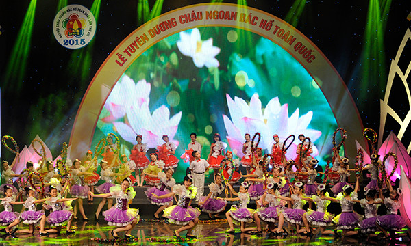 Toàn cảnh Lễ Tuyên dương Cháu ngoan Bác Hồ toàn quốc 2015 ảnh 8