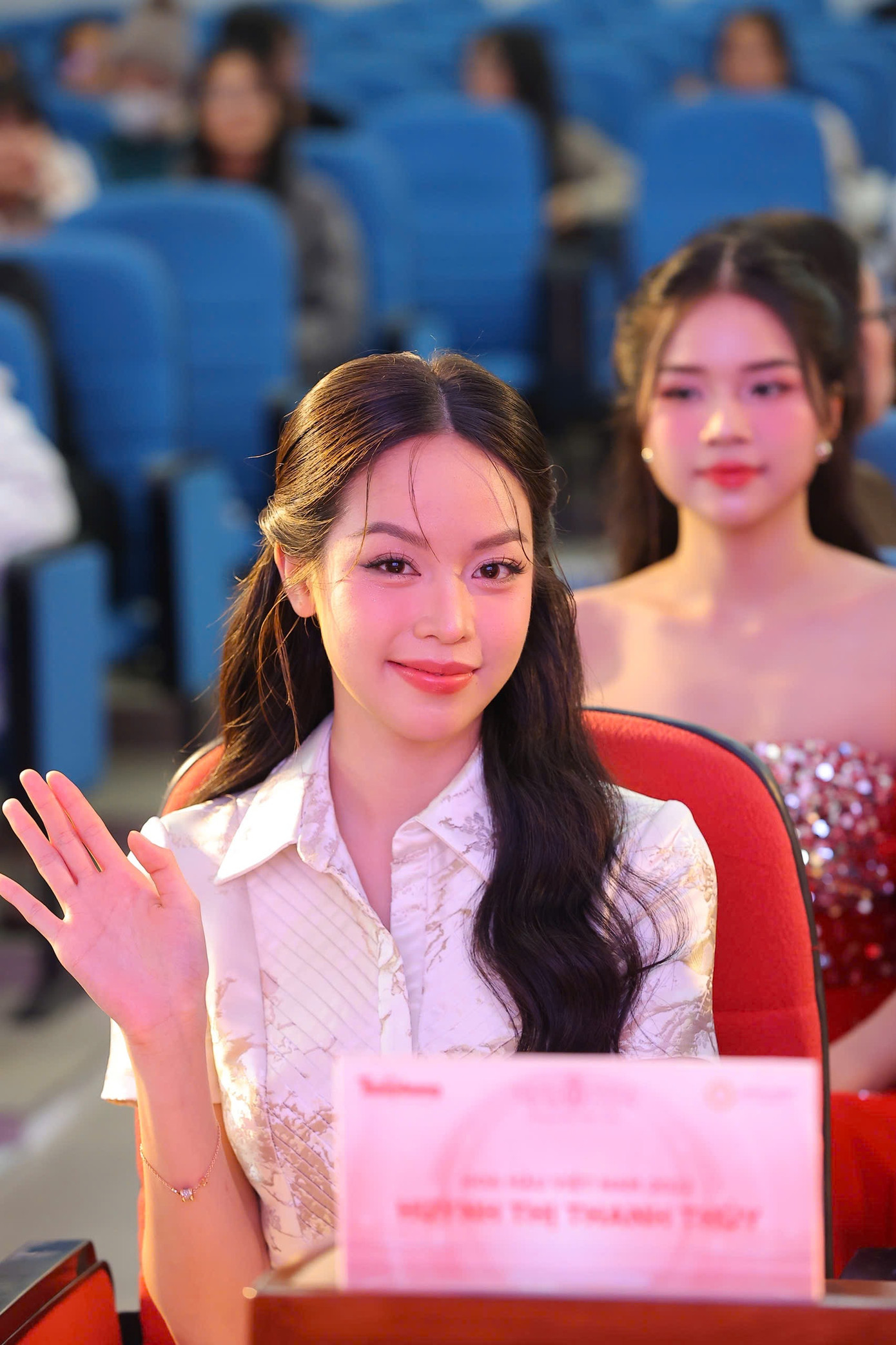 Tại buổi tuyển sinh, Thanh Thủy có dịp chia sẻ với các bạn sinh viên về hành trình rực rỡ đã qua cũng như giải đáp thắc mắc, truyền cảm hứng cho các nữ sinh đang mong muốn ghi danh tại cuộc thi nhan sắc lâu đời, uy tín nhất Việt Nam.