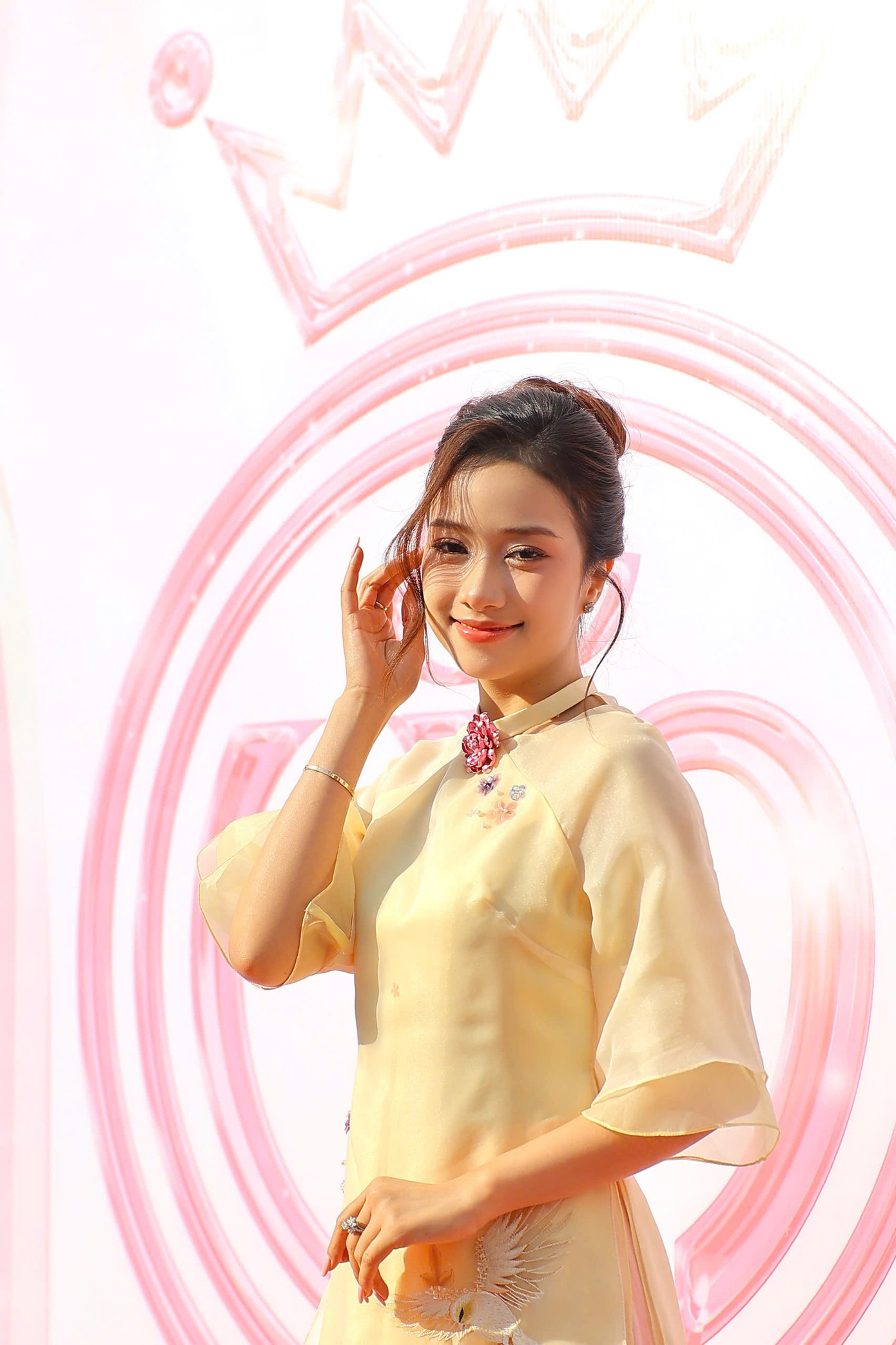 Người đẹp Nhân ái Hoa hậu Việt Nam 2022 Ngọc Mai khoe nhan sắc dịu dàng, thanh lịch tại sự kiện. Cô bày tỏ sự hào hứng khi sân chơi nhan sắc Hoa hậu Việt Nam trở lại.