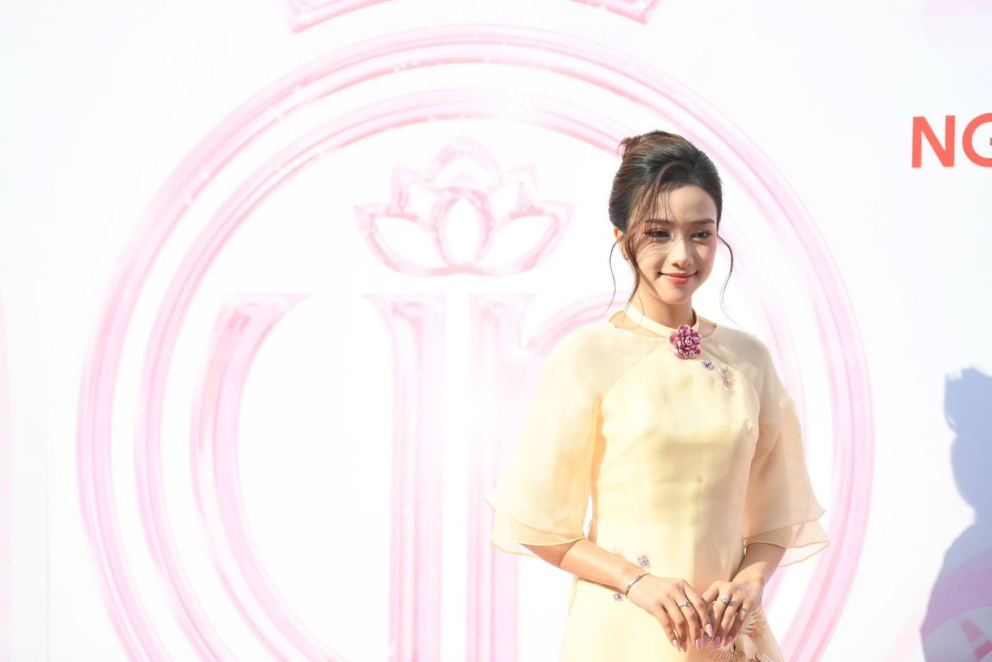 Người đẹp Nhân ái Hoa hậu Việt Nam 2022 Ngọc Mai khoe nhan sắc dịu dàng, thanh lịch tại sự kiện. Cô bày tỏ sự hào hứng khi sân chơi nhan sắc Hoa hậu Việt Nam trở lại.