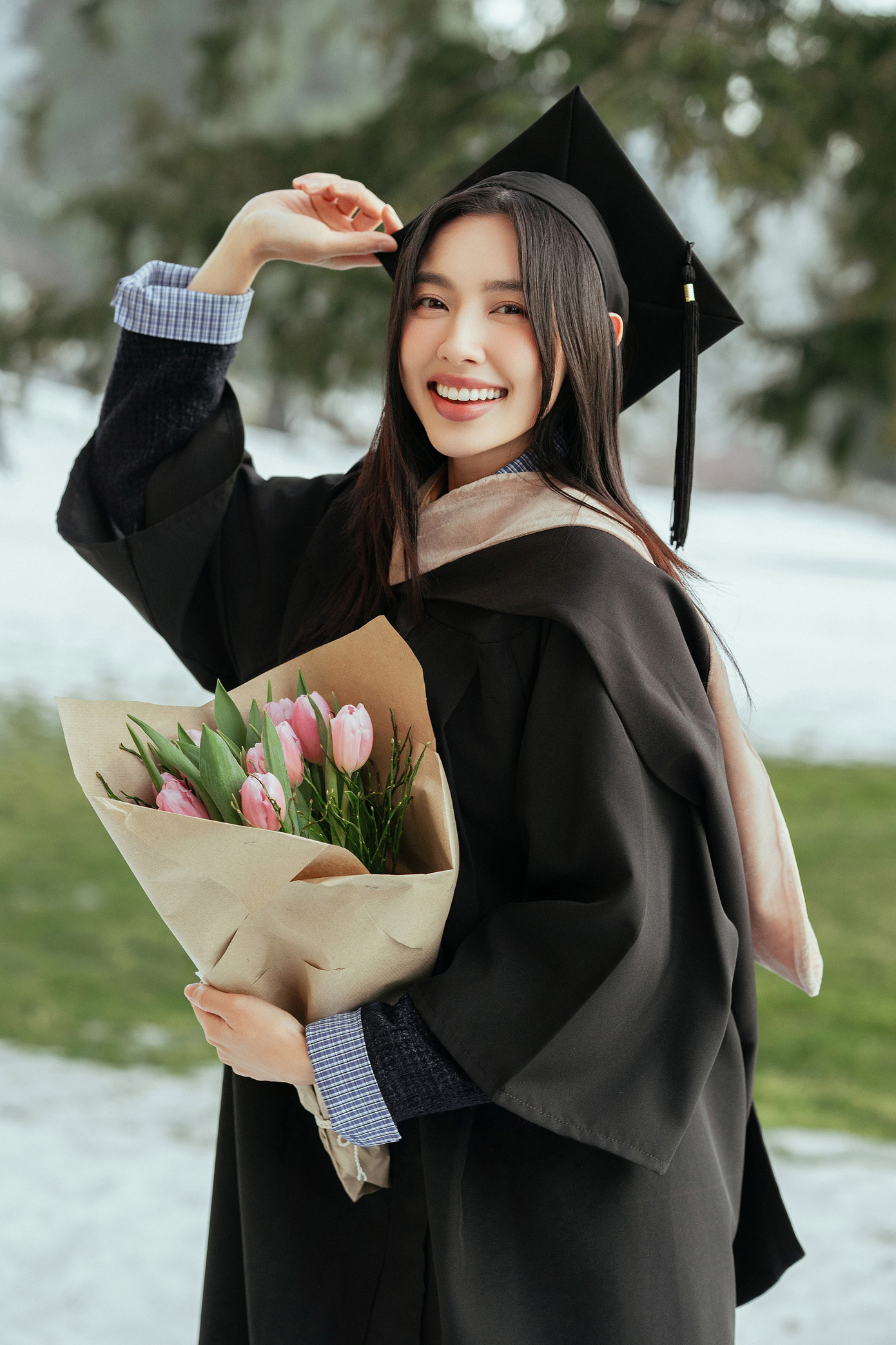 Thùy Tiên nhận bằng thạc sĩ ngành Quản trị Nhà hàng - Khách sạn tại Đại học Quản trị Du lịch - Khách sạn Thụy Sĩ.