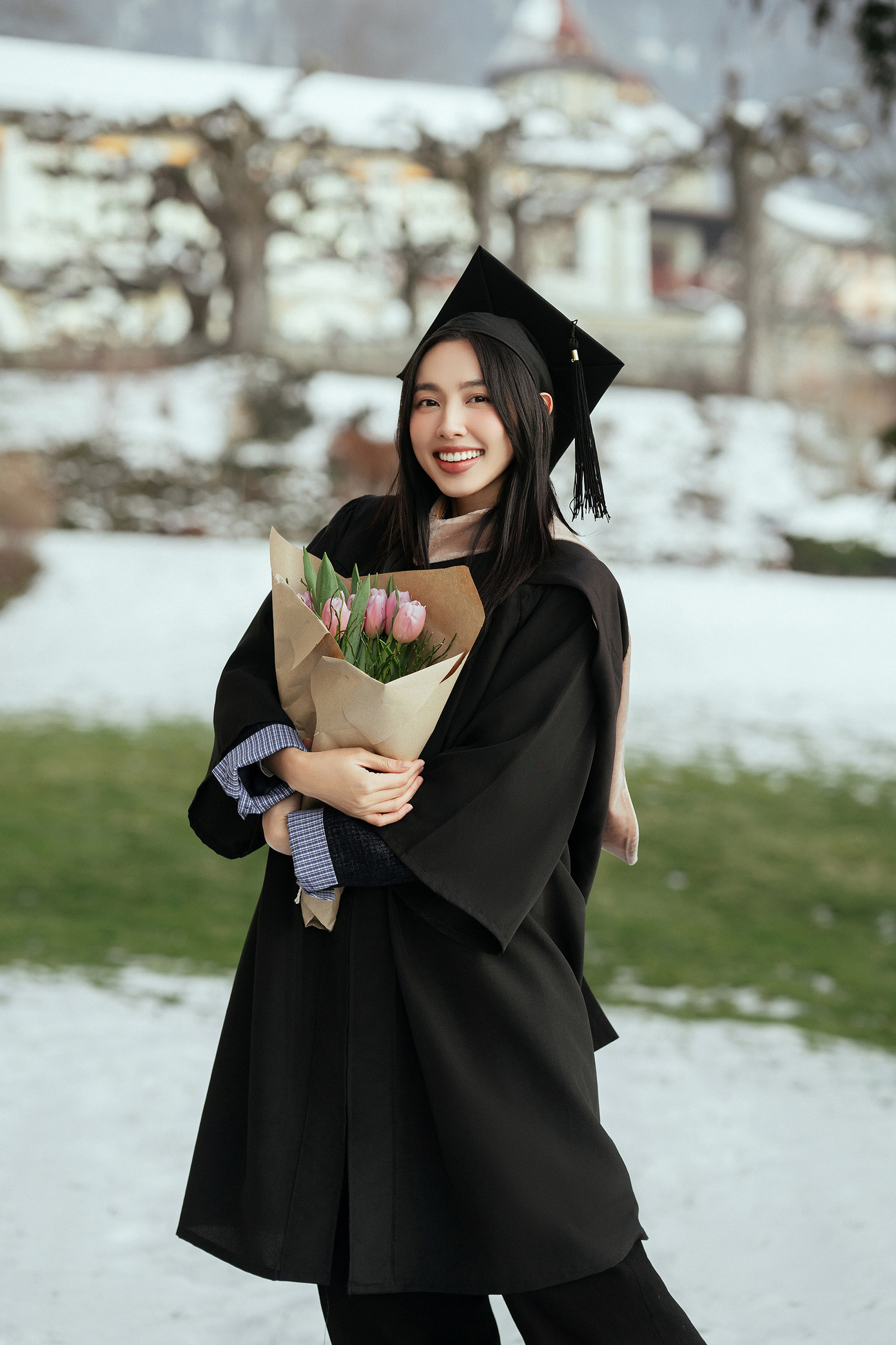 Thùy Tiên nhận bằng thạc sĩ ngành Quản trị Nhà hàng - Khách sạn tại Đại học Quản trị Du lịch - Khách sạn Thụy Sĩ.