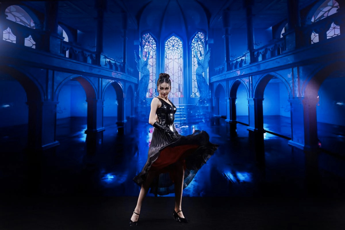 Á hậu Ngọc Hằng và bạn nhảy Lyubomir Yakimov trong tập 8. Á hậu Ngọc Hằng và bạn nhảy Lyubomir Yakimov trong tập 8.