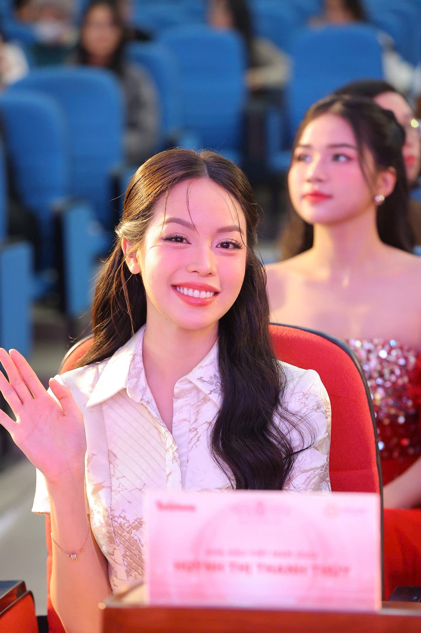 Tại buổi tuyển sinh, Thanh Thủy có dịp chia sẻ với các bạn sinh viên về hành trình rực rỡ đã qua cũng như giải đáp thắc mắc, truyền cảm hứng cho các nữ sinh đang mong muốn ghi danh tại cuộc thi nhan sắc lâu đời, uy tín nhất Việt Nam.