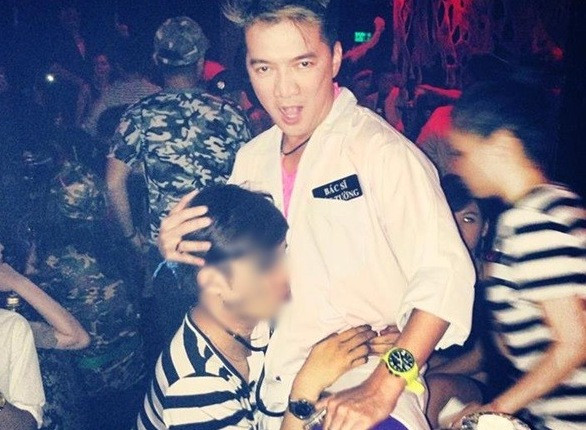  Ngày 6.11, Cục Nghệ thuật Biểu diễn, Bộ Văn hóa - Thể Thao và Du lịch đã ra văn bản cảnh cáo nam ca sĩ Đàm Vĩnh Hưng về việc có nhiều hoạt động và phát ngôn không phù hợp với quy định của pháp luật, phong tục tập quán, truyền thống văn hóa của người Việt Nam