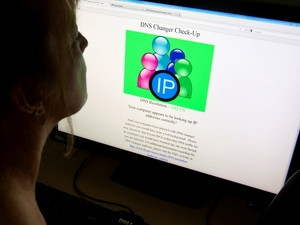 Website DNS- OK.US được thiết kế để kiểm tra các vấn đề liên quan đến DNS Changer - phần mềm do một nhóm tin tặc thiết kế, tại Washington DC ngày 9/7
